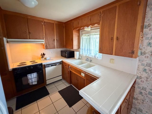 4326 N 5th Street N, Fresno, CA 93726