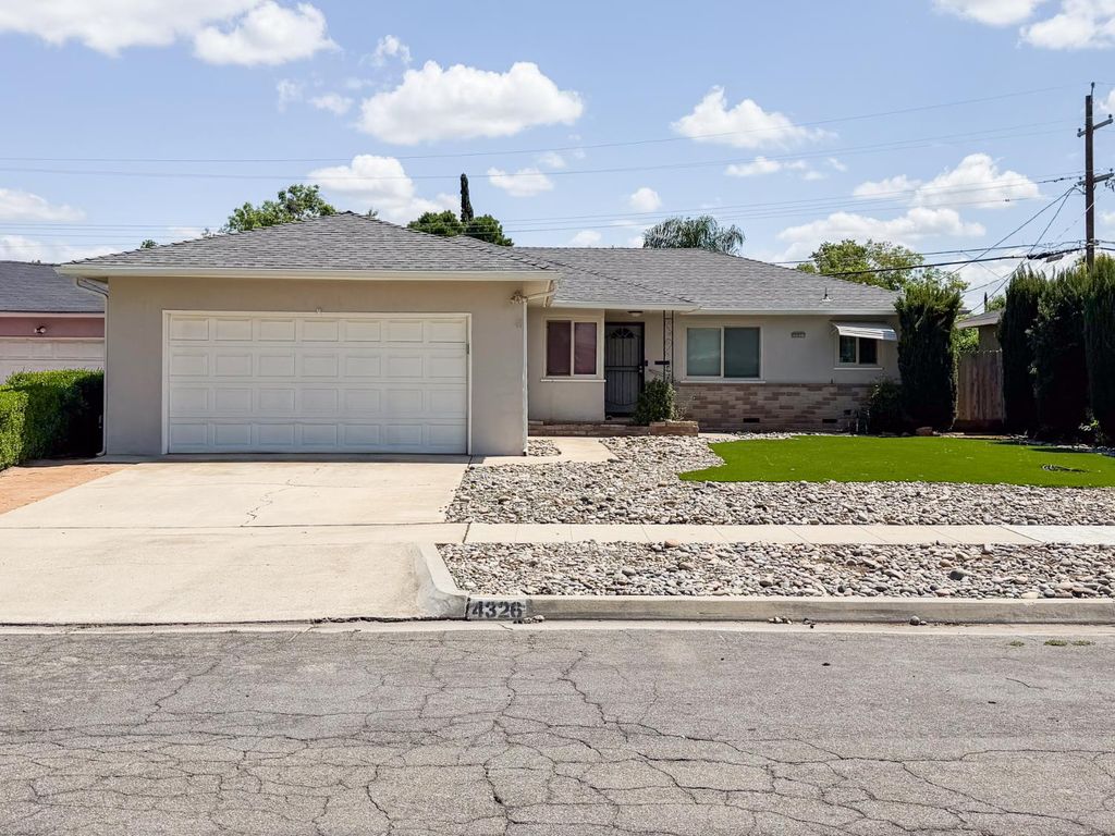 4326 N 5th Street N, Fresno, CA 93726