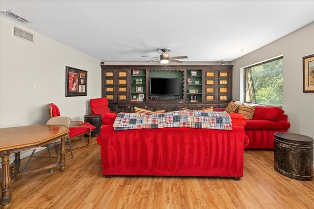 4017 Hildring Drive E, Fort Worth, TX 76109