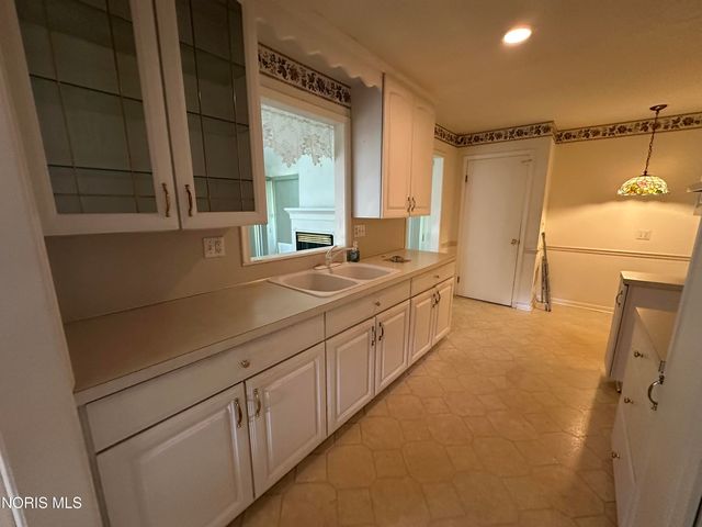 245 W State Line Road, Toledo, OH 43612