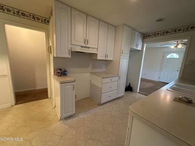 245 W State Line Road, Toledo, OH 43612