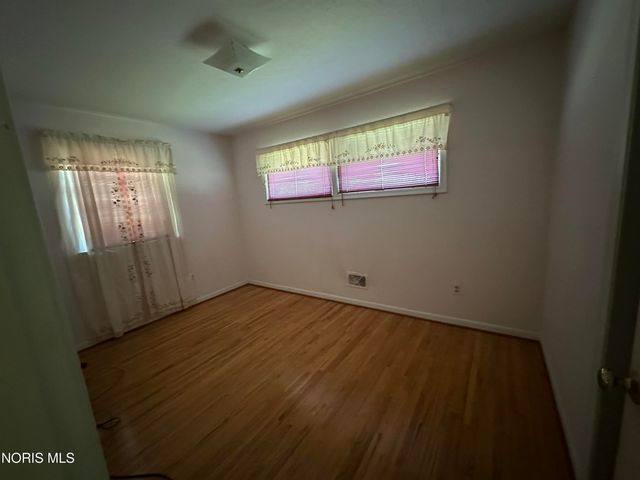 245 W State Line Road, Toledo, OH 43612
