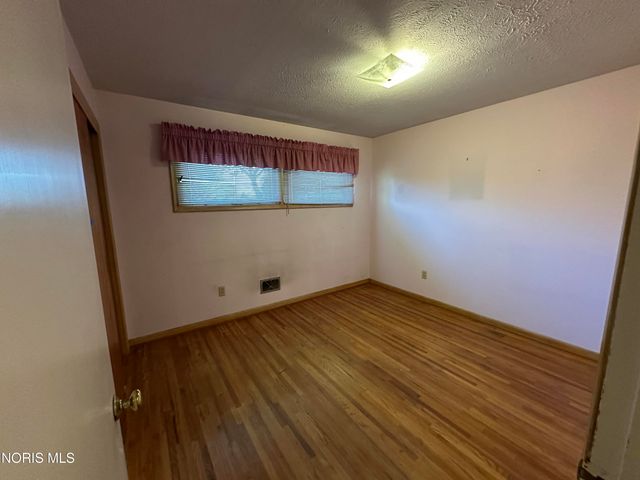 245 W State Line Road, Toledo, OH 43612