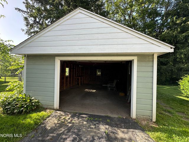 245 W State Line Road, Toledo, OH 43612