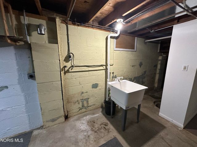 245 W State Line Road, Toledo, OH 43612