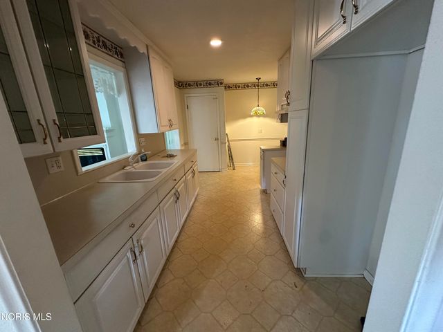 245 W State Line Road, Toledo, OH 43612