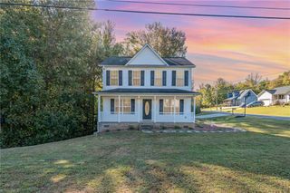 914 Charter Oaks Drive, Randleman, NC 27317