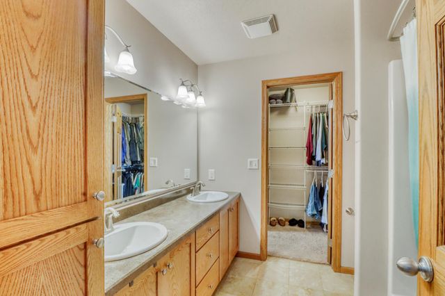 1549 34th Avenue S, Moorhead, MN 56560