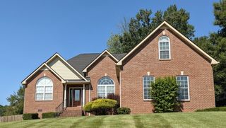 8039 Burntwood Dr, La Vergne, TN 37086