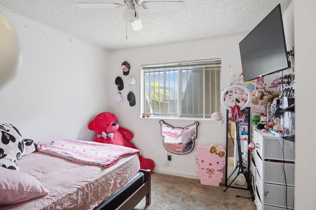 500 Lenore Dr, Modesto, CA 95351