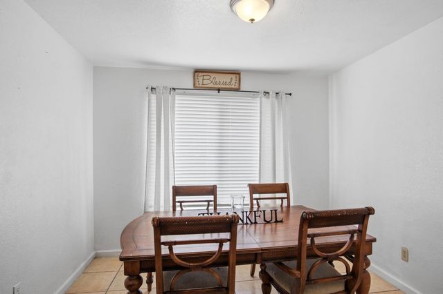 500 Lenore Dr, Modesto, CA 95351