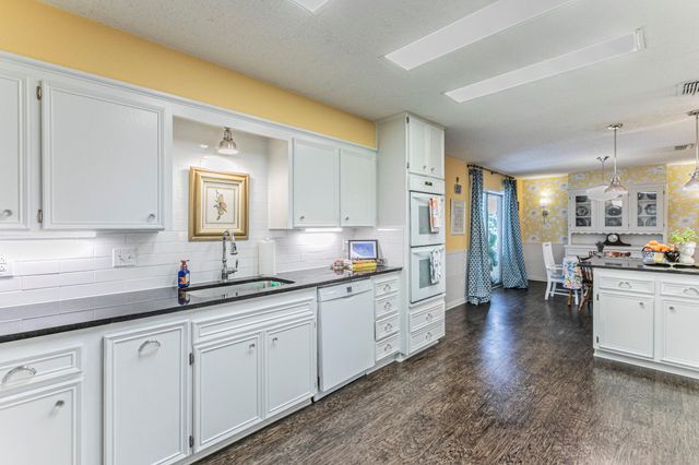 208 Highland Oaks DR, Harker Heights, TX 76548