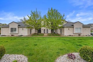 425 Aspen DRIVE ##2, Oak Creek, WI 53154