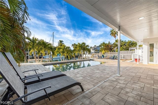 3571 Emerald AVE, St James City, FL 33956