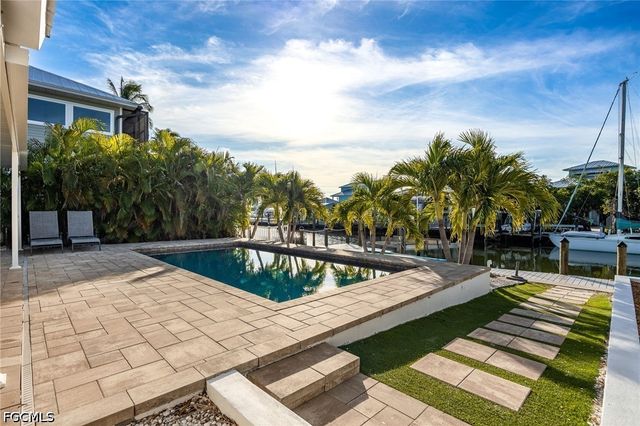 3571 Emerald AVE, St James City, FL 33956