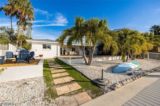 3571 Emerald AVE, St James City, FL 33956