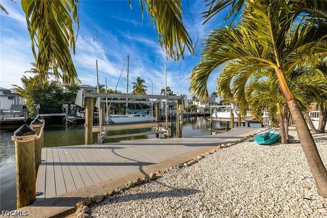 3571 Emerald AVE, St James City, FL 33956