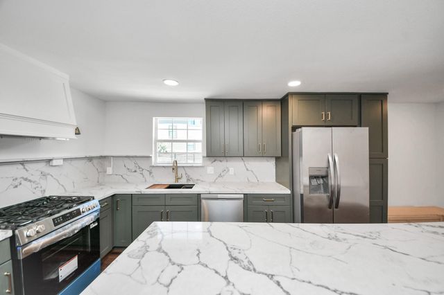 1015 E 32nd Street, Houston, TX 77022