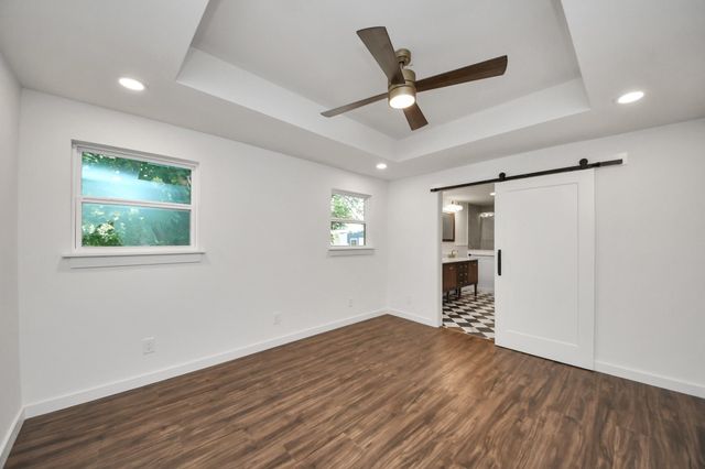 1015 E 32nd Street, Houston, TX 77022