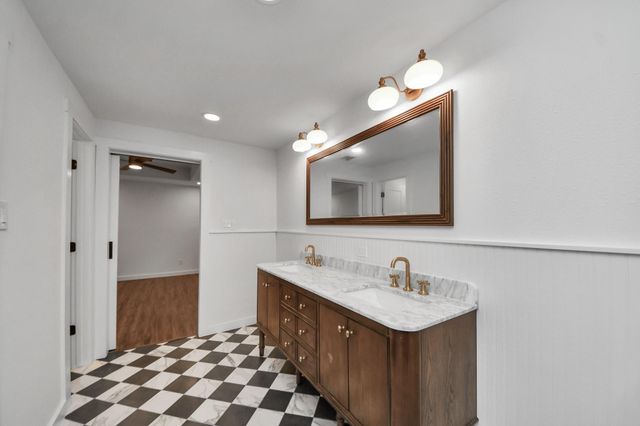 1015 E 32nd Street, Houston, TX 77022