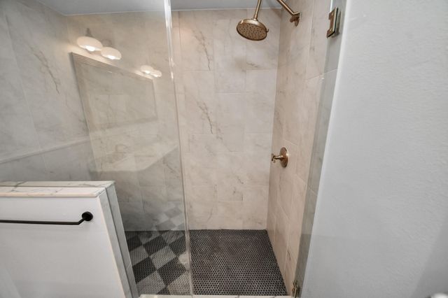 1015 E 32nd Street, Houston, TX 77022