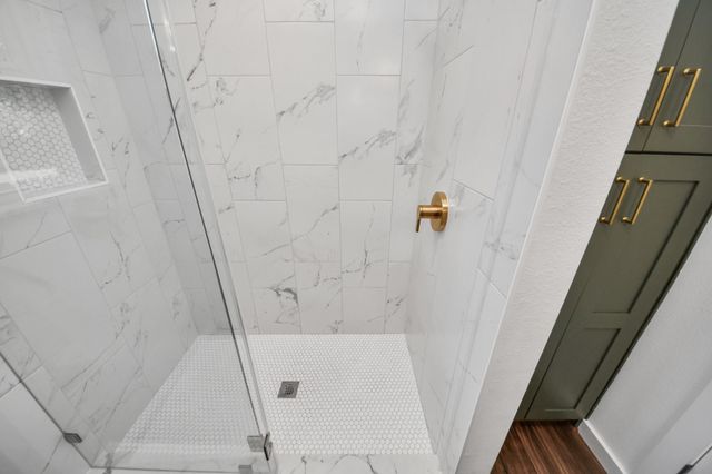 1015 E 32nd Street, Houston, TX 77022