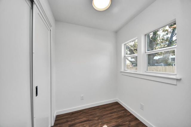 1015 E 32nd Street, Houston, TX 77022