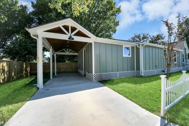 1015 E 32nd Street, Houston, TX 77022