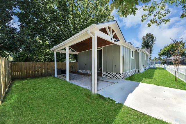 1015 E 32nd Street, Houston, TX 77022