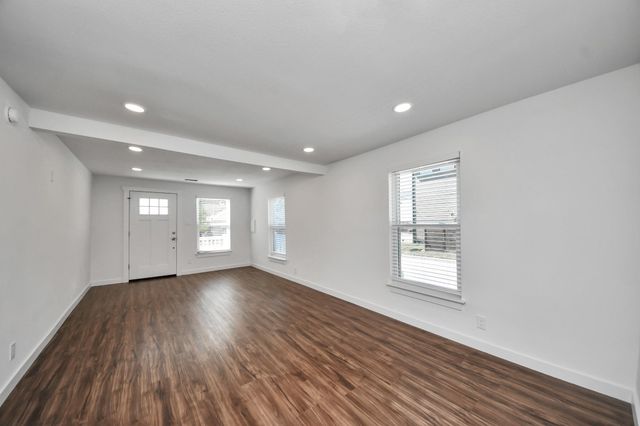1015 E 32nd Street, Houston, TX 77022