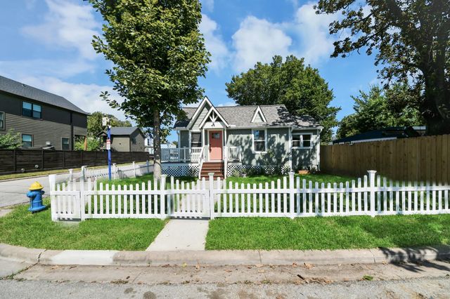 1015 E 32nd Street, Houston, TX 77022