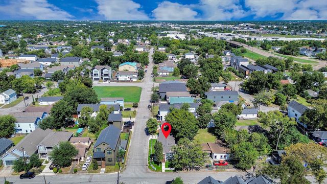 1015 E 32nd Street, Houston, TX 77022