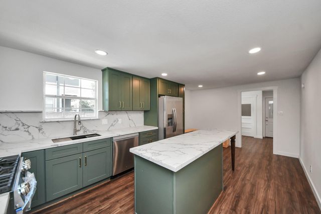 1015 E 32nd Street, Houston, TX 77022