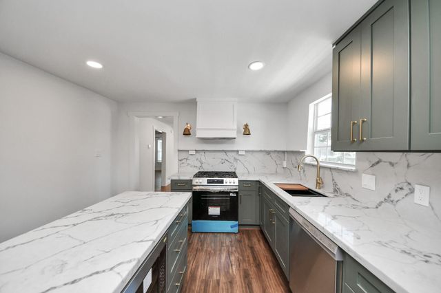 1015 E 32nd Street, Houston, TX 77022