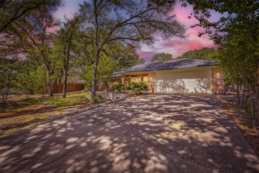 5008 Tahoka Drive, De Cordova, TX 76049 — exterior