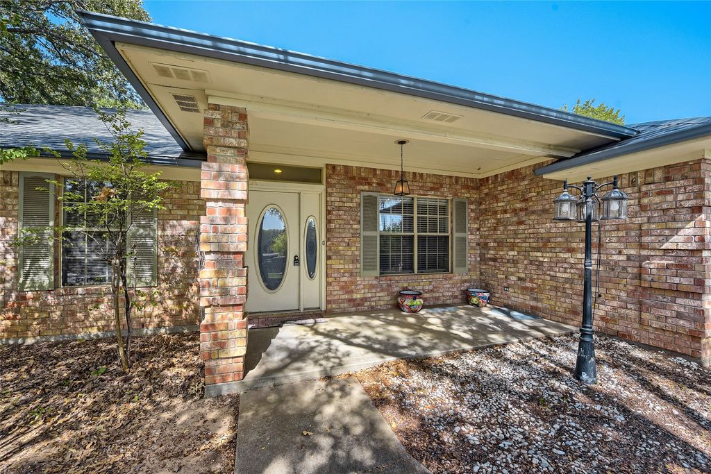 5008 Tahoka Drive, De Cordova, TX 76049 — photo 4
