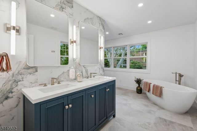 941 Lincoln Ave E, Cranford Twp., NJ 07016