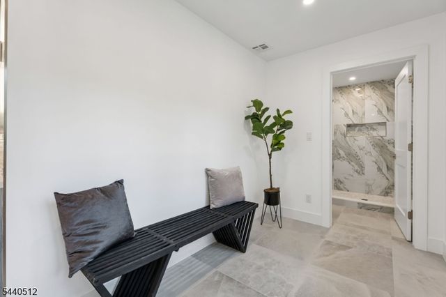 941 Lincoln Ave E, Cranford Twp., NJ 07016