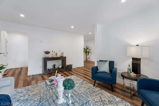 941 Lincoln Ave E, Cranford Twp., NJ 07016