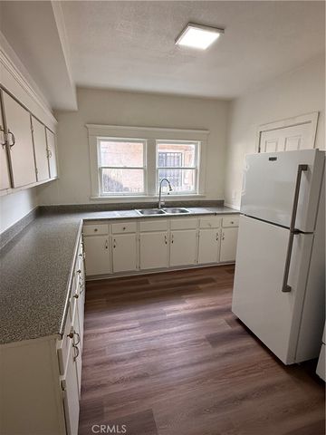 860 W 56th, Los Angeles, CA 90037