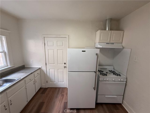 860 W 56th, Los Angeles, CA 90037
