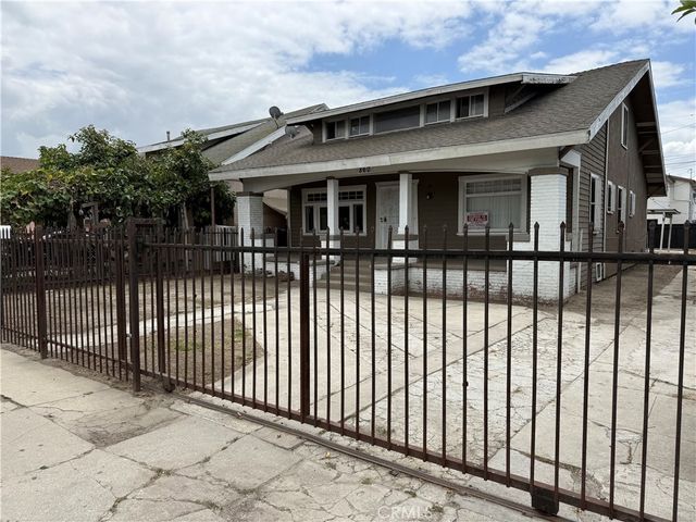 860 W 56th, Los Angeles, CA 90037