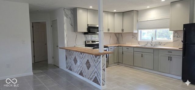 8716 E 41st Place, Indianapolis, IN 46226