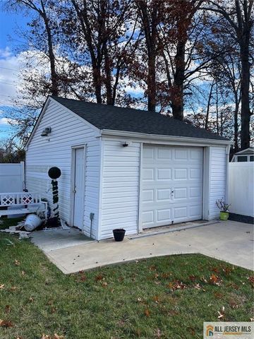 84 S Inman Avenue, Avenel, NJ 07001