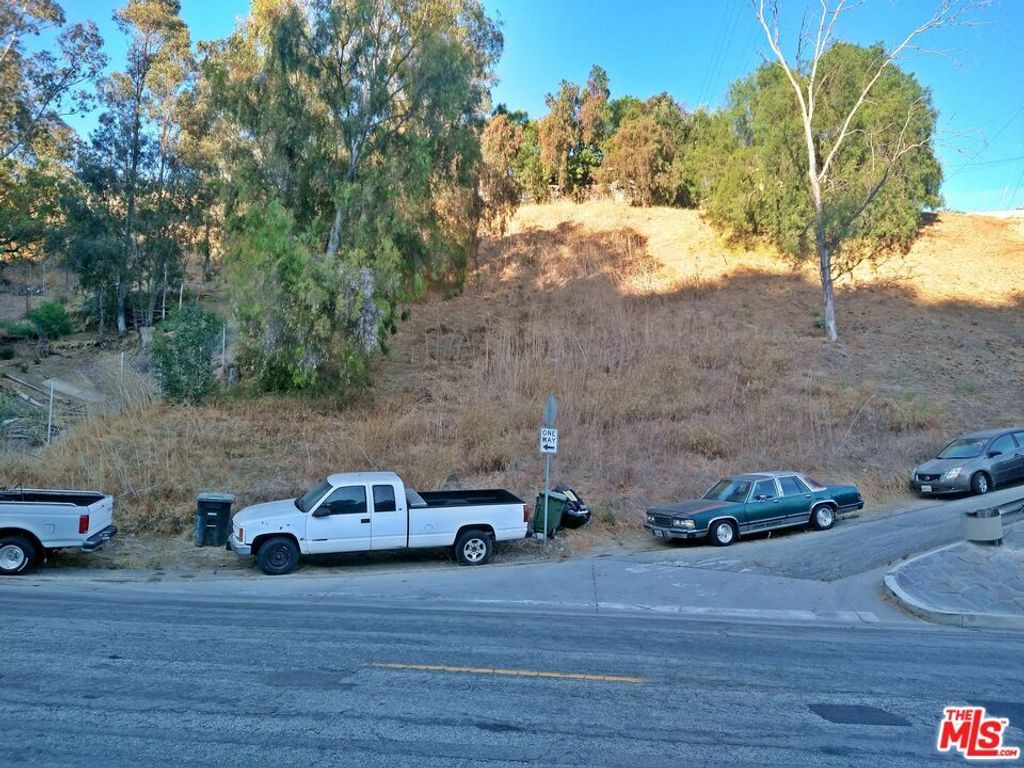 Image 3 of property listing at 1000 N Gage Avenue, Los Angeles, CA 90063