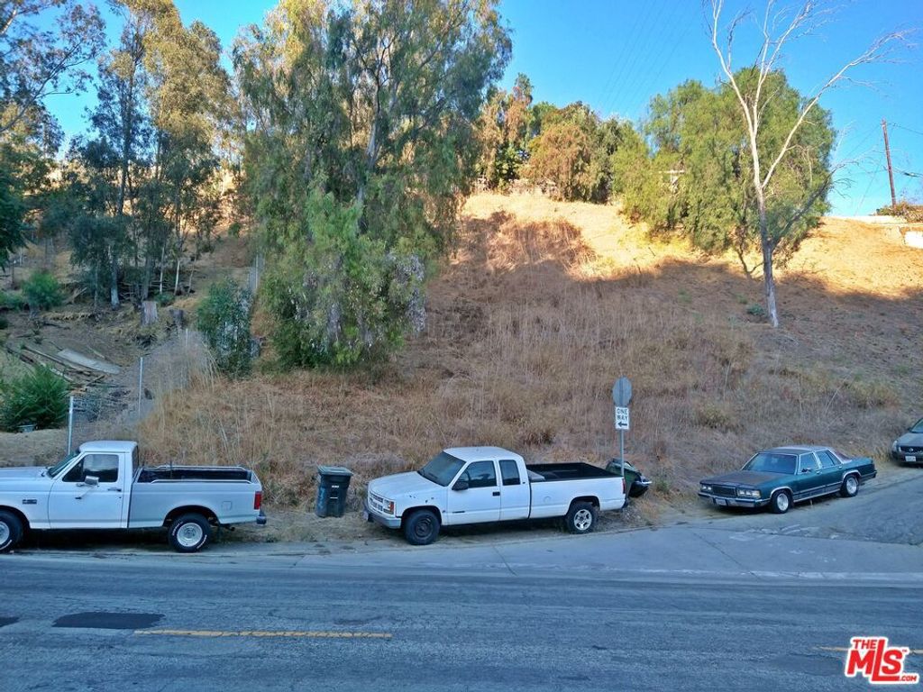 Image 4 of property listing at 1000 N Gage Avenue, Los Angeles, CA 90063