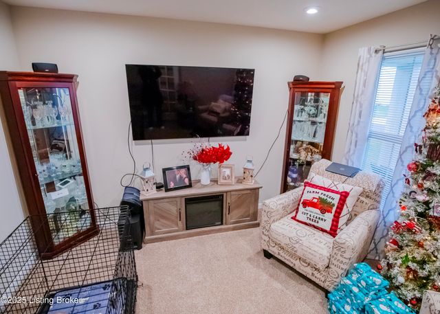 261 Boulders West Dr, Shepherdsville, KY 40165