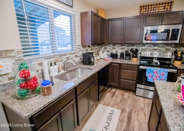 261 Boulders West Dr, Shepherdsville, KY 40165