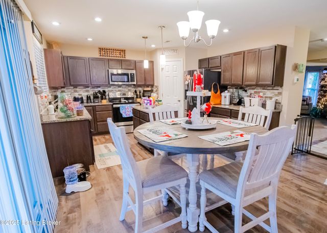 261 Boulders West Dr, Shepherdsville, KY 40165