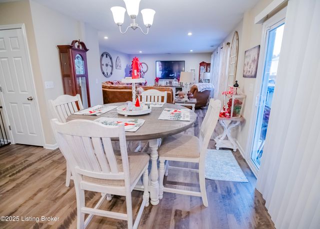 261 Boulders West Dr, Shepherdsville, KY 40165